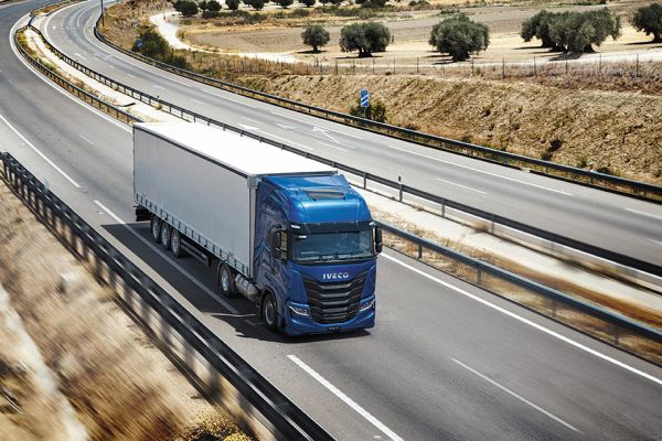 Neue Wege: IVECO zeigt S-WAY an transport-CH Nutzfahrzeuge