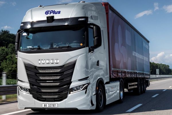 News: IVECO & Plus - autonomes Lkw-Pilotprojekt